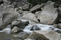 Am Fuß des Wasserfalls